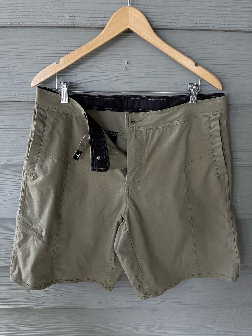 prAna Men's Hiking Cargo Shorts Khaki Beige Size XL Outdoor Trail Stretch